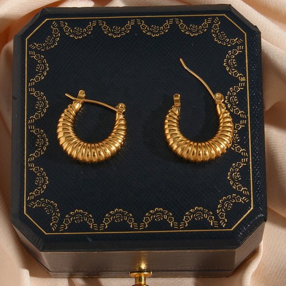 Thin Classic Huggie Croissant Hoop Earrings 18K Gold Plated Stainless Steel - Picture 9 of 10